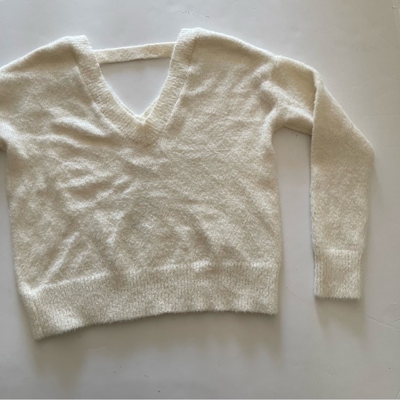 Jessica Simpson White V-neck Fleece Knot Sweater - Picture 8 of 9